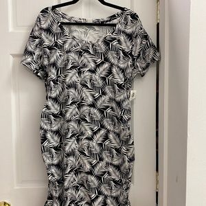 Old Navy - 1X- Black patterned Bodycon dress